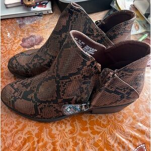 NWT Size 10 SO short cowboy boots